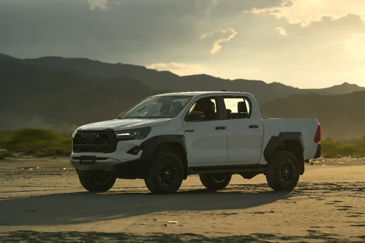 2023 Toyota Hilux - main photo